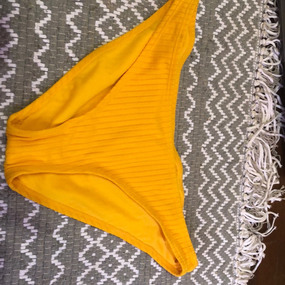xhilaration yellow bottoms